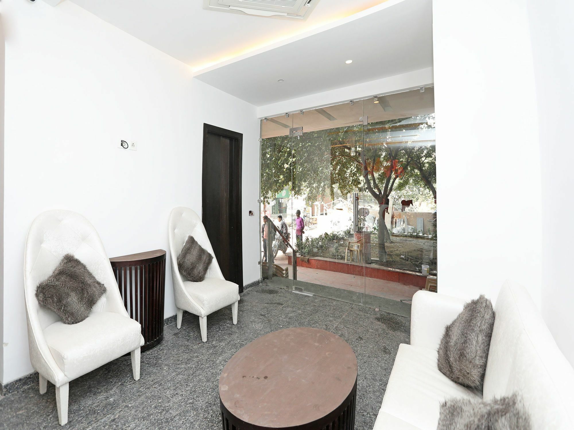 Oyo 11071 Hotel Tisya Дели Экстерьер фото